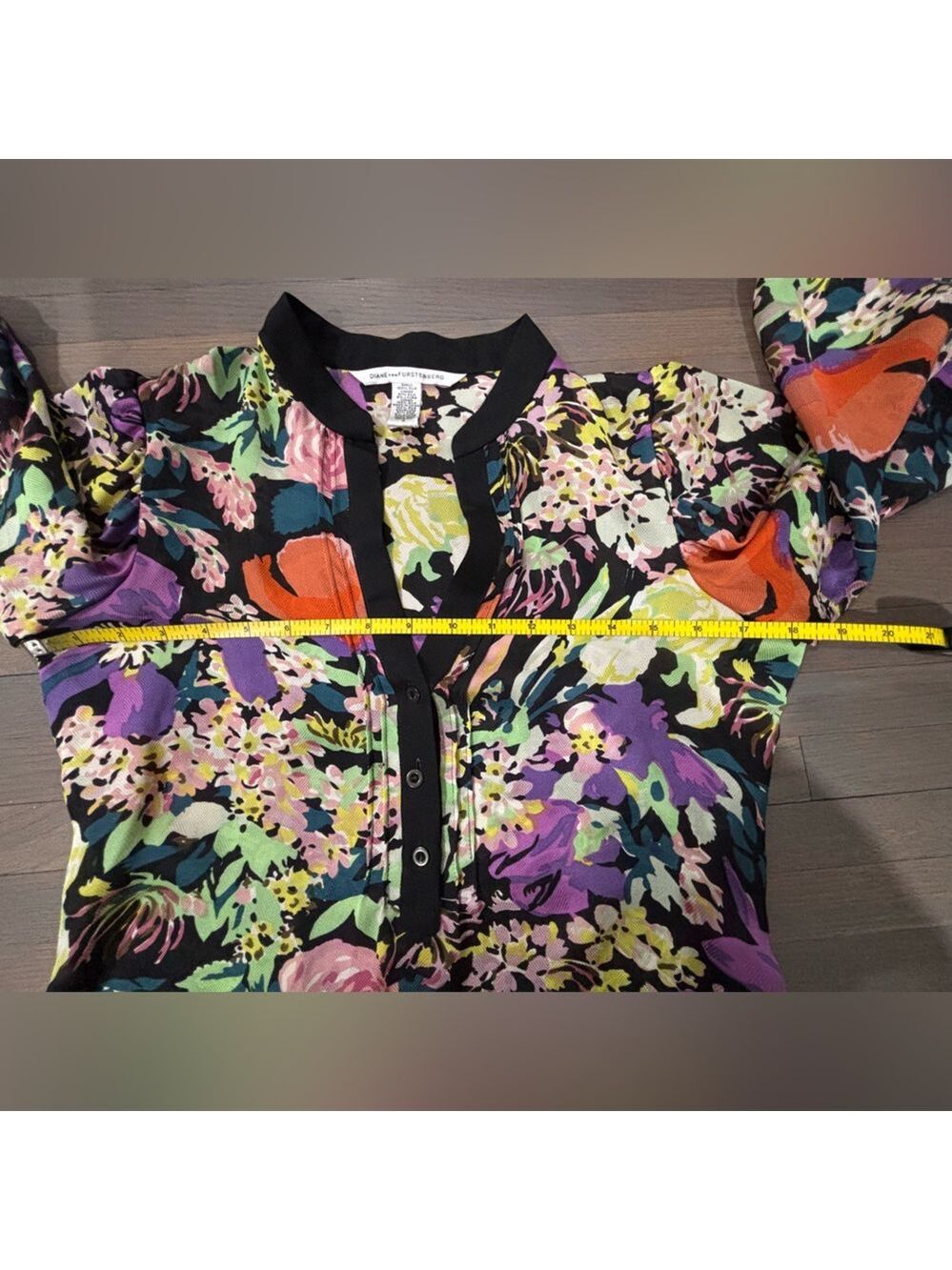 639. Diane Von Furstenberg Multicolor Floral Blouse - Picture 6 of 6